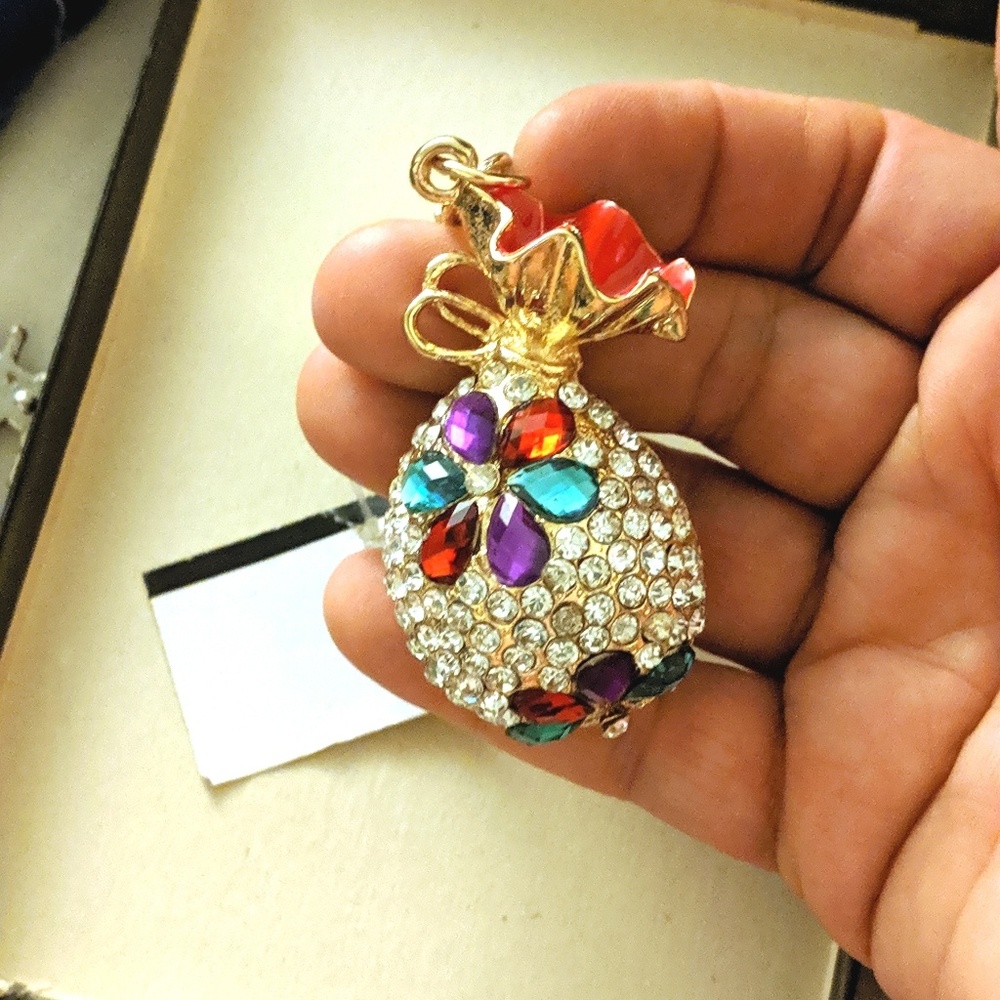 ❤️SALE❣️NWT Gold Tone Rhinestone Pineapple Keyring - Picture 3 of 7